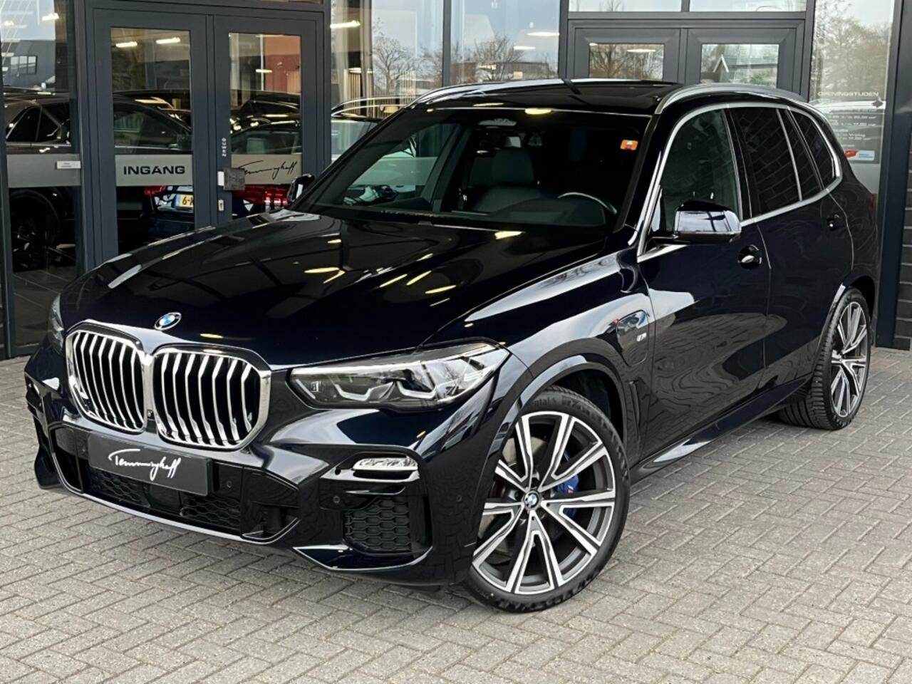 BMW X5 XDRIVE45E M-SPORT - PANO - 22 INCH - ORG. NL.