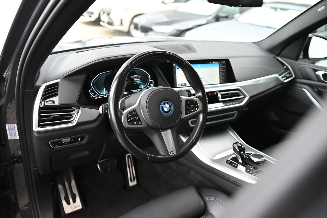 BMW X5 xDrive45e High Executive M Sport Automaat / Panoramadak / Trekhaak / Sportstoelen / Laserlight / Achteruitrijcamera / Soft-Close / Head-Up / Adaptief onderstel