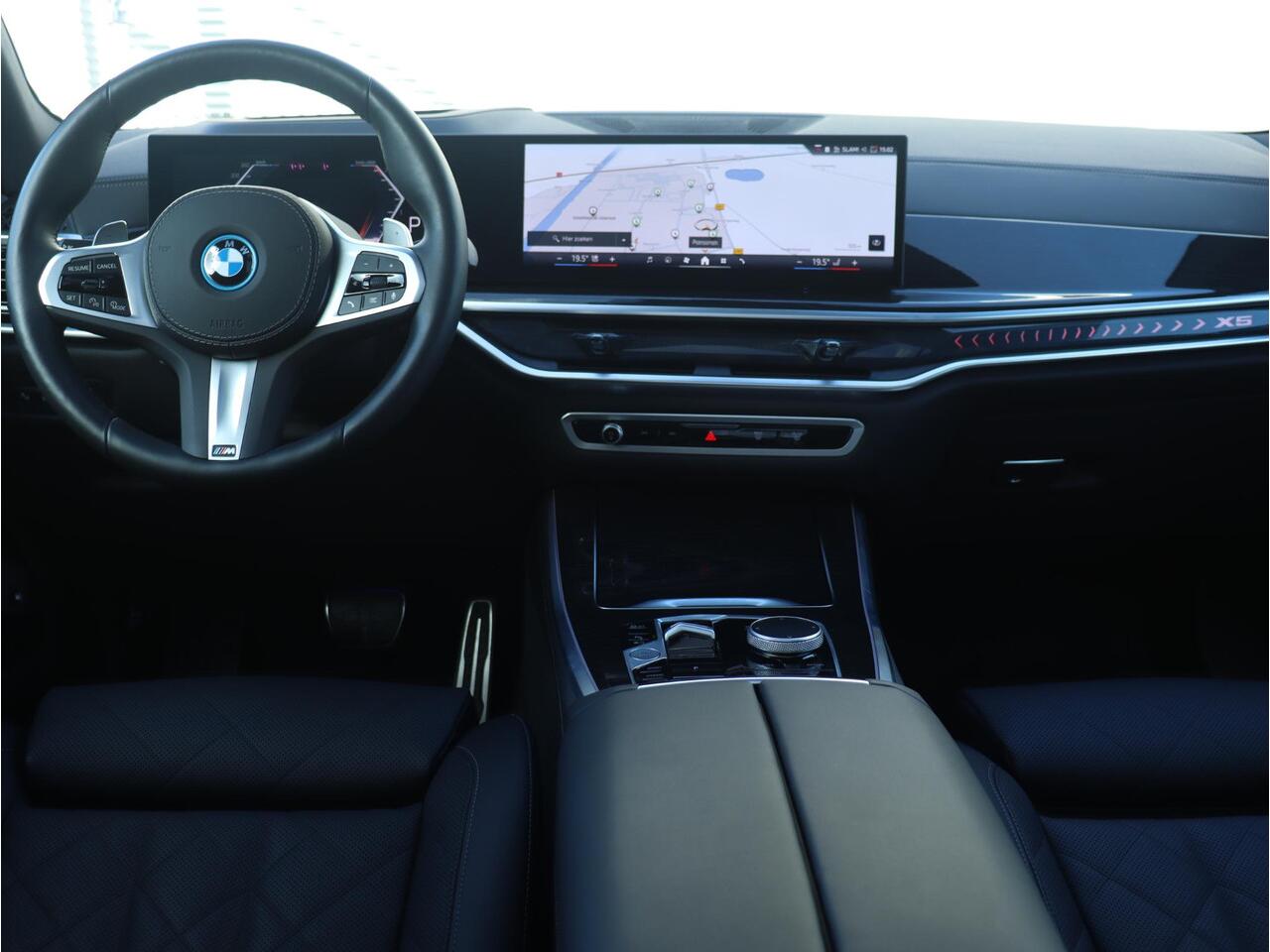 BMW X5 xDrive50e | High Executive | M Sportpakket | Trekhaak | Panodak | Driving Assistant Prof. | Parking Assistant Prof. | Head-Up | Harman Kardon | Comfort Access | Active Steering | 22'' LMV