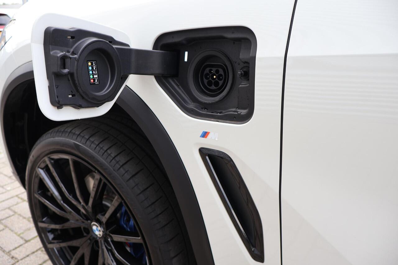 BMW X5 45e Executive 2e Eigenaar | NL-Auto | Dealer Onderh | AF Trekhaak | Sfeer | Elek Stoelen+Klep | Camera | Alarm Klasse 3 |Memory| M Pakket | Laser Led | Stoelverwarming| Keyless | Safety Pack | Carplay | Luchtvering