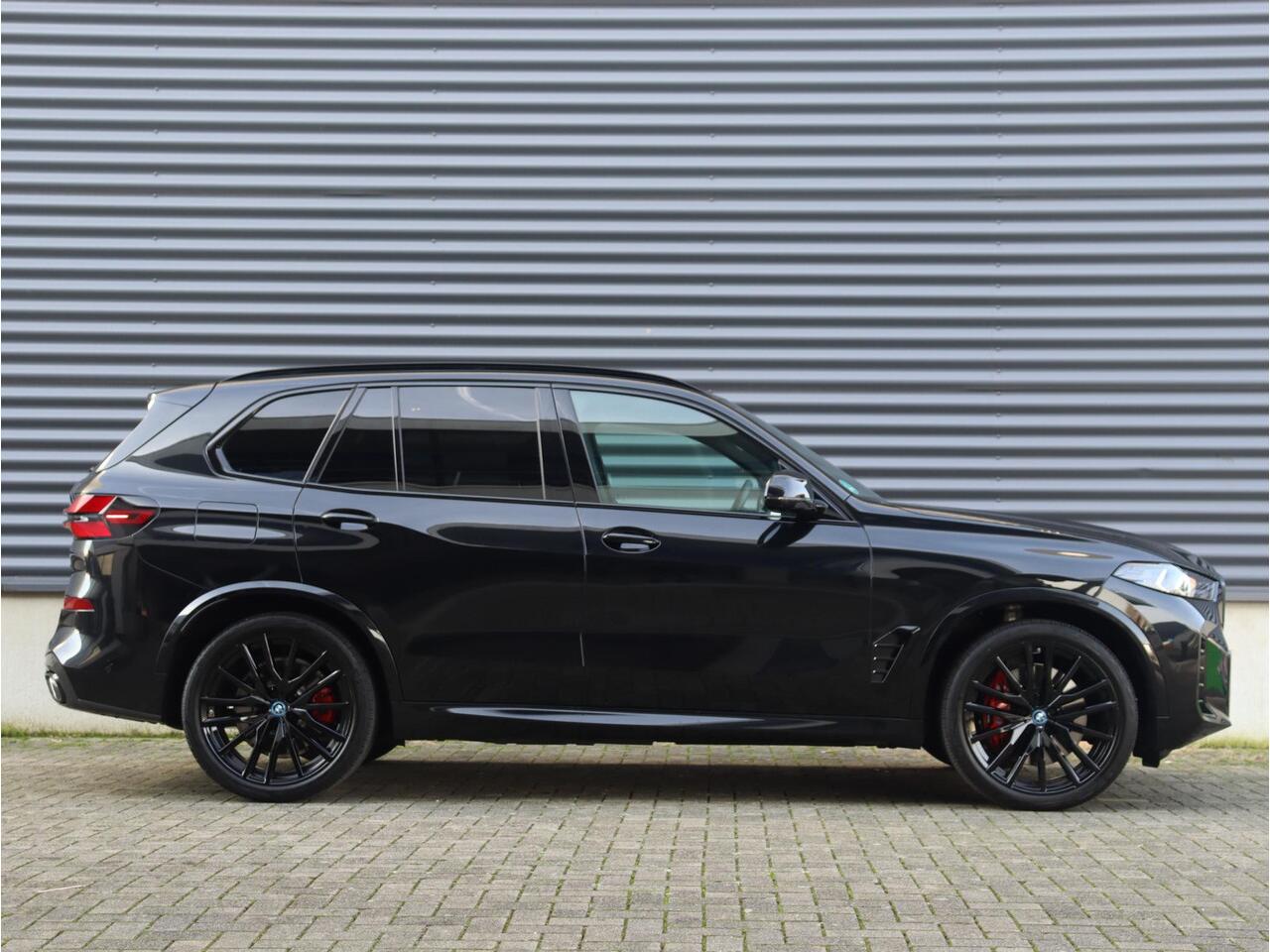 BMW X5 xDrive50e | M Sportpakket Pro | Panodak | Trekhaak | Driving Assistant Prof. | Parking Assistant Prof. | Harman Kardon | Stoelventilatie | Massage | Soft-Close | Active Steering | Head-Up | 22" LMV