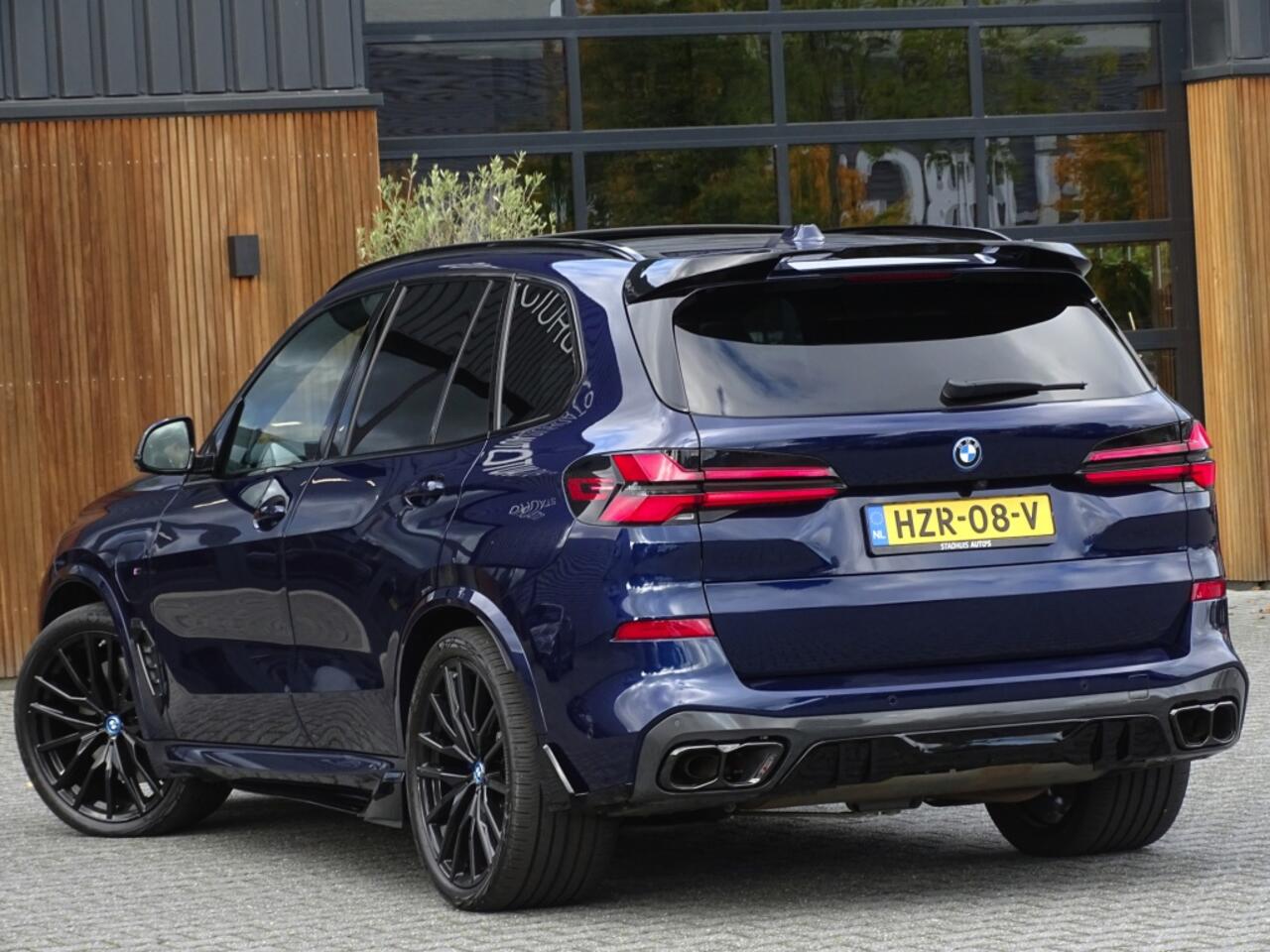 BMW X5 X5 50e X-drive 490PK / M- Individual / B&W / Carbon / 2024