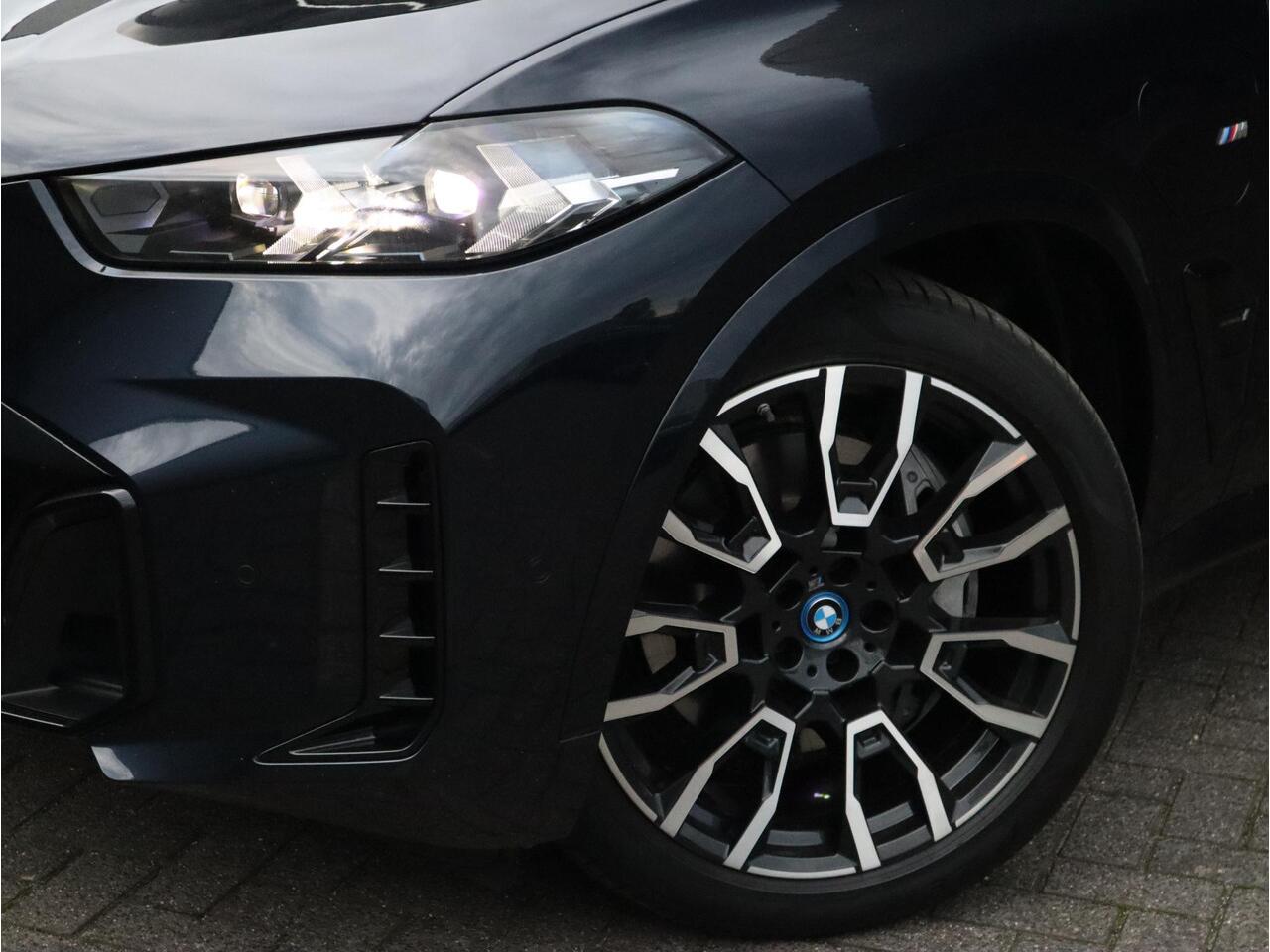 BMW X5 xDrive50e High Executive M Sport Pakket Automaat / Live Cockpit Plus / Panoramadak / Trekhaak / Luchtvering / Harman Kardon / Comfortstoelen / Warmtecomfortpakket / Sfeerverlichting / Active Protection / Shadow Line / 21 Inch