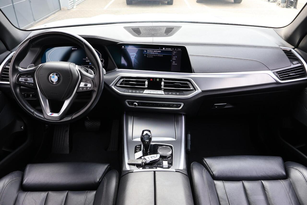 BMW X5 45e Executive 2e Eigenaar | NL-Auto | Dealer Onderh | AF Trekhaak | Sfeer | Elek Stoelen+Klep | Camera | Alarm Klasse 3 |Memory| M Pakket | Laser Led | Stoelverwarming| Keyless | Safety Pack | Carplay | Luchtvering