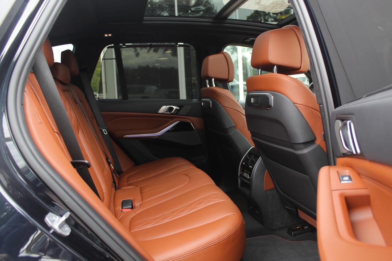 BMW X5 xDrive50e Launch Edition / Trekhaak / Panoramadak / 360Camera / Head-up / Stoelmassage / Softclose / 22'' / Harman Kardon / Skylounge / Keyless / Luchtvering / Stoelventilatie / Stoelverwarming 4x / 4zone Airco / DAB