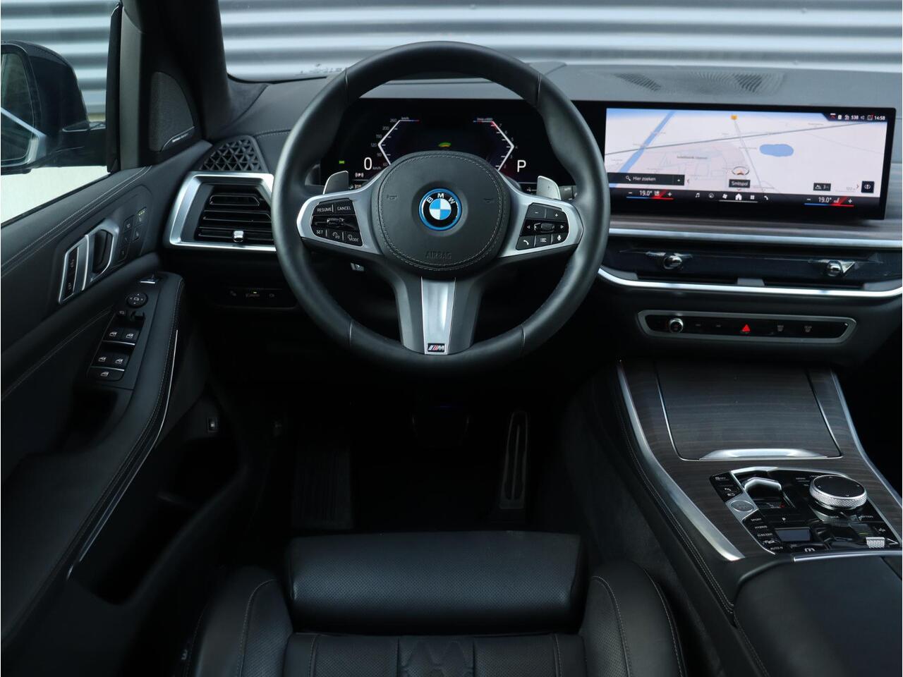 BMW X5 xDrive50e | M Sportpakket Pro | Panodak | Trekhaak | Driving Assistant Prof. | Parking Assistant Prof. | Harman Kardon | Stoelventilatie | Massage | Soft-Close | Active Steering | Head-Up | 22" LMV