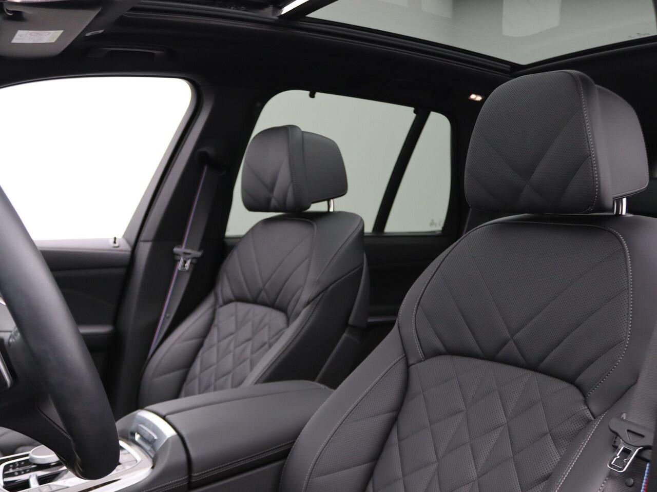 BMW X5 xDrive50e M Sportpakket Pro | Travel Pack | Innovation Pack | Integral Active Steering | Panoramadak | Comfortstoelen | Driving Assistant Professional | Harman Kardon | 21''