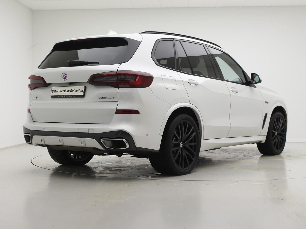 BMW X5 xDrive45e M-Sport | 22" | Active Cruise Controle | Trekhaak | Soft Close | Harman Kardon | Luchtvering | 2 jaar Garantie