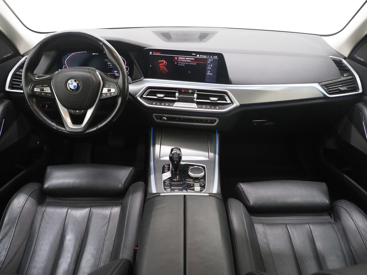 BMW X5 xDrive45e Full Black | Panoramadak | Luchtvering | Harman/Kardon | 360 | Keyless