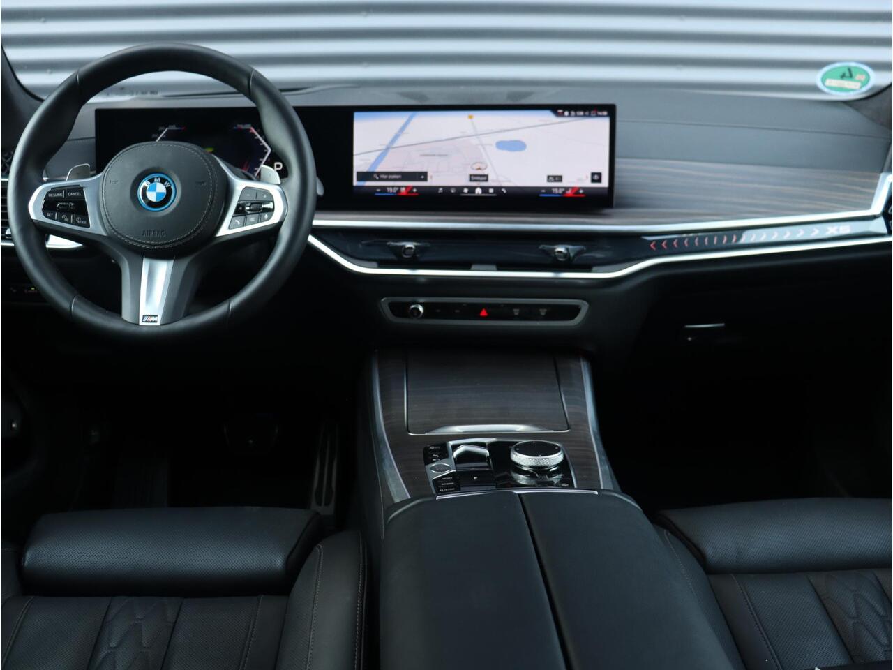 BMW X5 xDrive50e | M Sportpakket Pro | Panodak | Trekhaak | Driving Assistant Prof. | Parking Assistant Prof. | Harman Kardon | Stoelventilatie | Massage | Soft-Close | Active Steering | Head-Up | 22" LMV