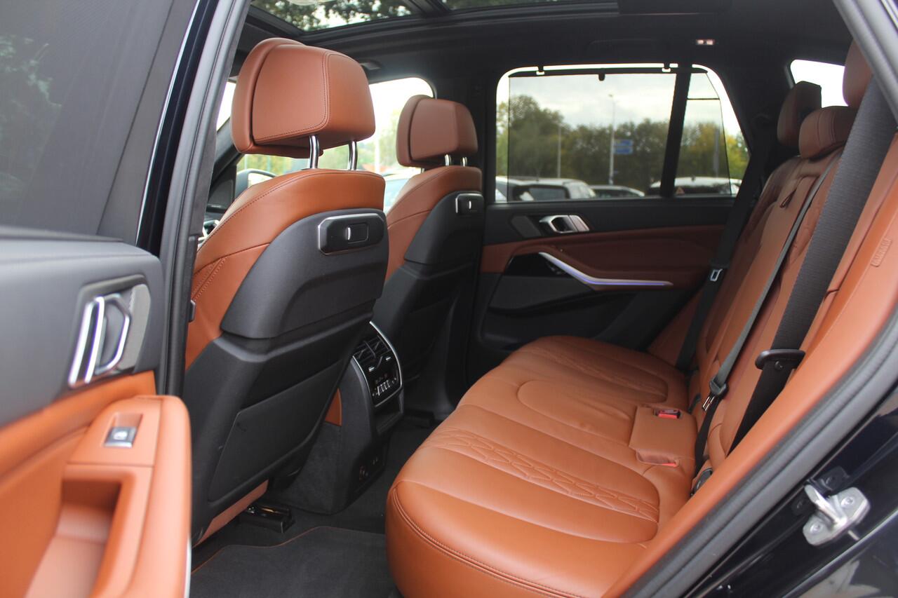 BMW X5 xDrive50e Launch Edition / Trekhaak / Panoramadak / 360Camera / Head-up / Stoelmassage / Softclose / 22'' / Harman Kardon / Skylounge / Keyless / Luchtvering / Stoelventilatie / Stoelverwarming 4x / 4zone Airco / DAB