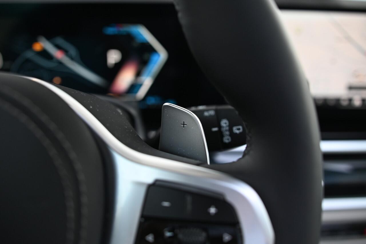 BMW X5 xDrive50e High Executive M Sport Automaat / Panoramadak / Trekhaak / Soft-Close / Massagefunctie / Parking Assistant Professional / Comfort Access / Stoelventilatie / Adaptieve LED / 22"LM-velgen