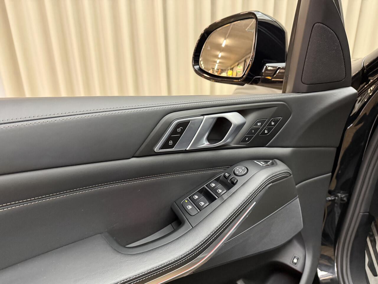 BMW X5 xDrive45e 395PK *M-Sport* Panodak / 1e Eigenaar / Soft Close / HUD / Massage Seats / Swarovski /Stoelkoeling / Stuurverwarming / Swarovski / Apple Carplay / Ambiance Lighting