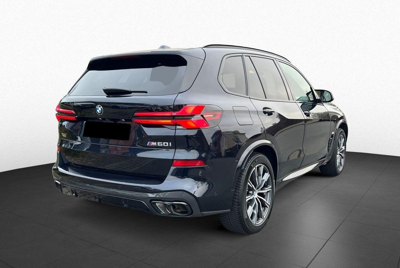 BMW X5 M60i xDrive M-Sport 530 PK V8 ACC Head-Up Panoramadak Stoelkoeling Massage Luchtvering Trekhaak
