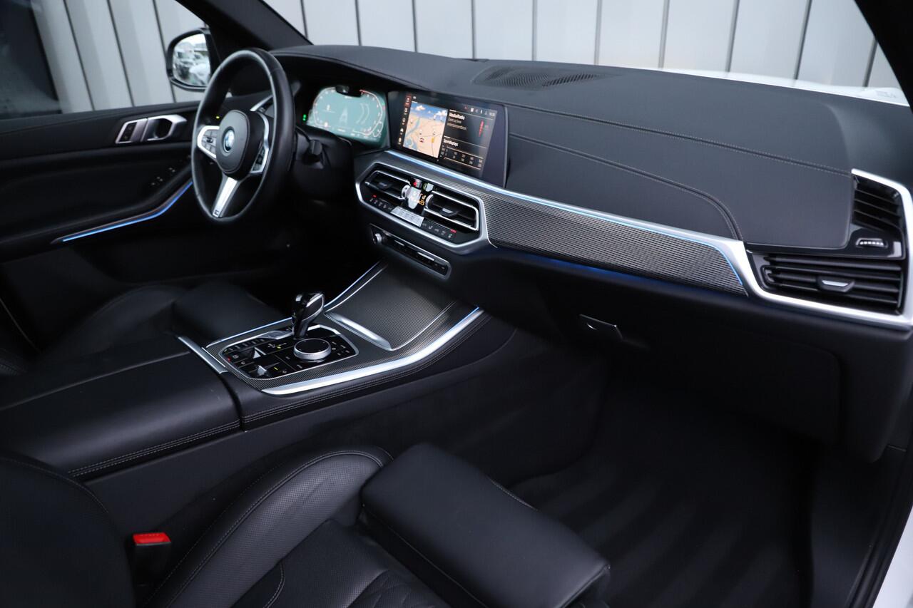 BMW X5 xDrive45e M | 394PK | Luchtvering | Head-up | Massage | M-Stoelen | Sfeerverlichting | Keyless-go | Stoelkoeling | Trekhaak | 2021.