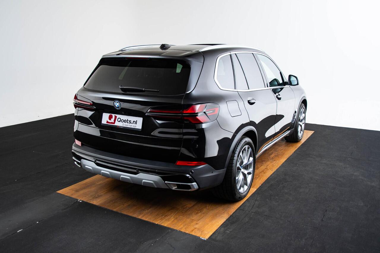 BMW X5 xDrive50e Trekhaak - Panoramadak - Parking/Driving Assistant Professional - Active Protection - Comfort Access - Soft close - Ambiance verlichting - Getinte/Geluiddempende Ruiten - Warmte Comfort Pack -