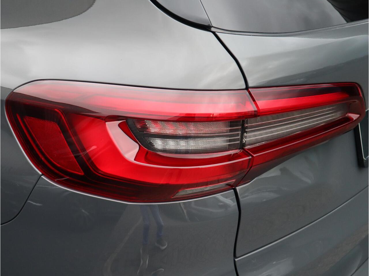 BMW X5 xDrive45e High Executive M Sport Pakket Automaat / Live Cockpit Professional / Panoramadak / Driving Assistant Professional / Trekhaak / Luchtvering / Comfortstoelen / M Sportremsysteem / 21 Inch / Hifi / Parkeerhulpsysteem Plus