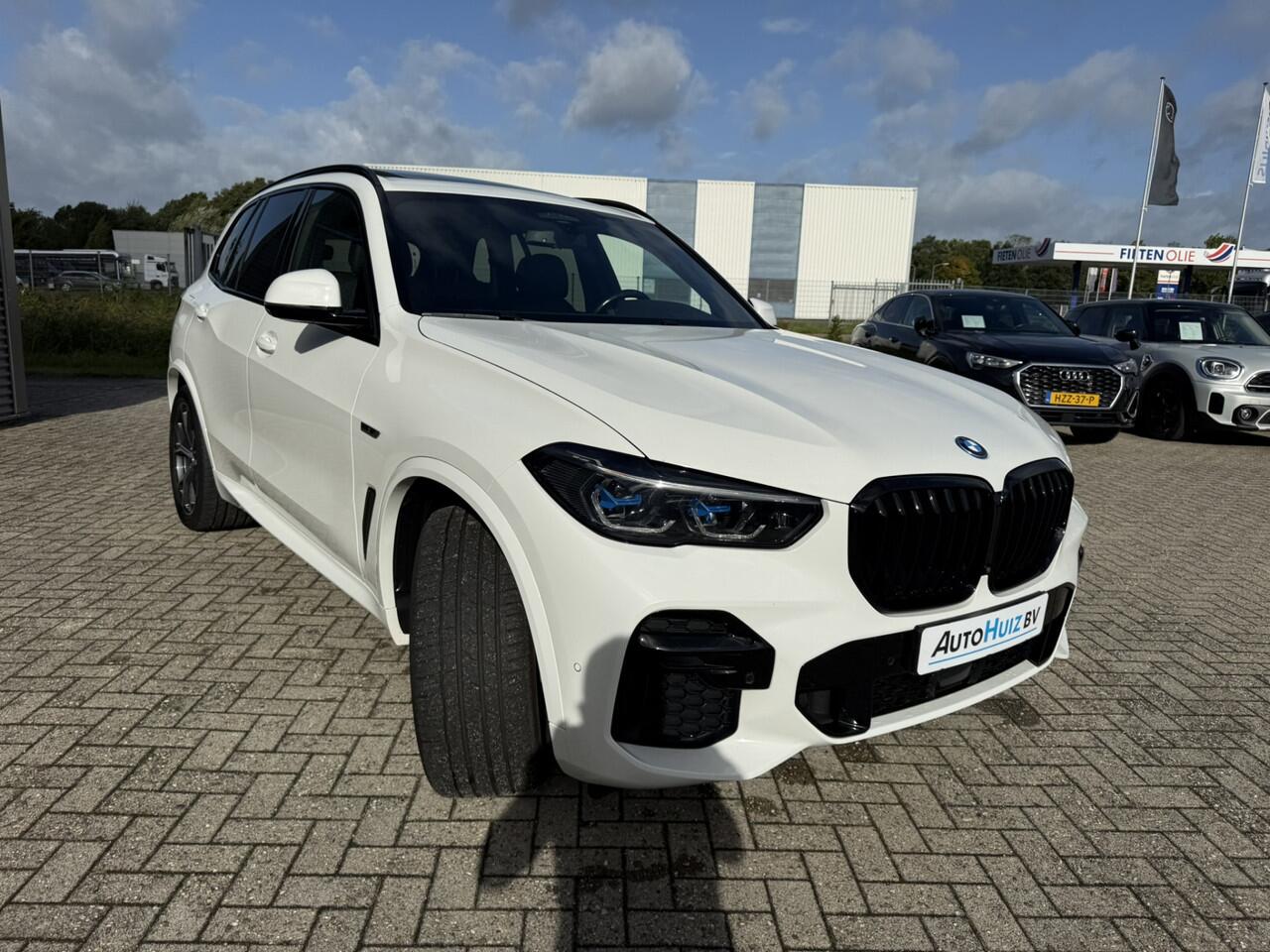 BMW X5 xDrive45e High Executive M Sport Harman-Kardon Panoramadak Laser Licht Trekhaak Stoelventilatie Comfortzetels 21 Inch Driving Assistant Professional 95% SOH