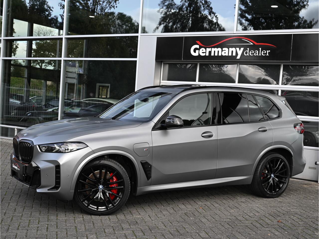 BMW X5 xDrive50e 489pk M-Sport Frozen Pure Grey Pano Zetels HUD 22-Inch H&K Softclose Lucht Tr.haak VOL!!!