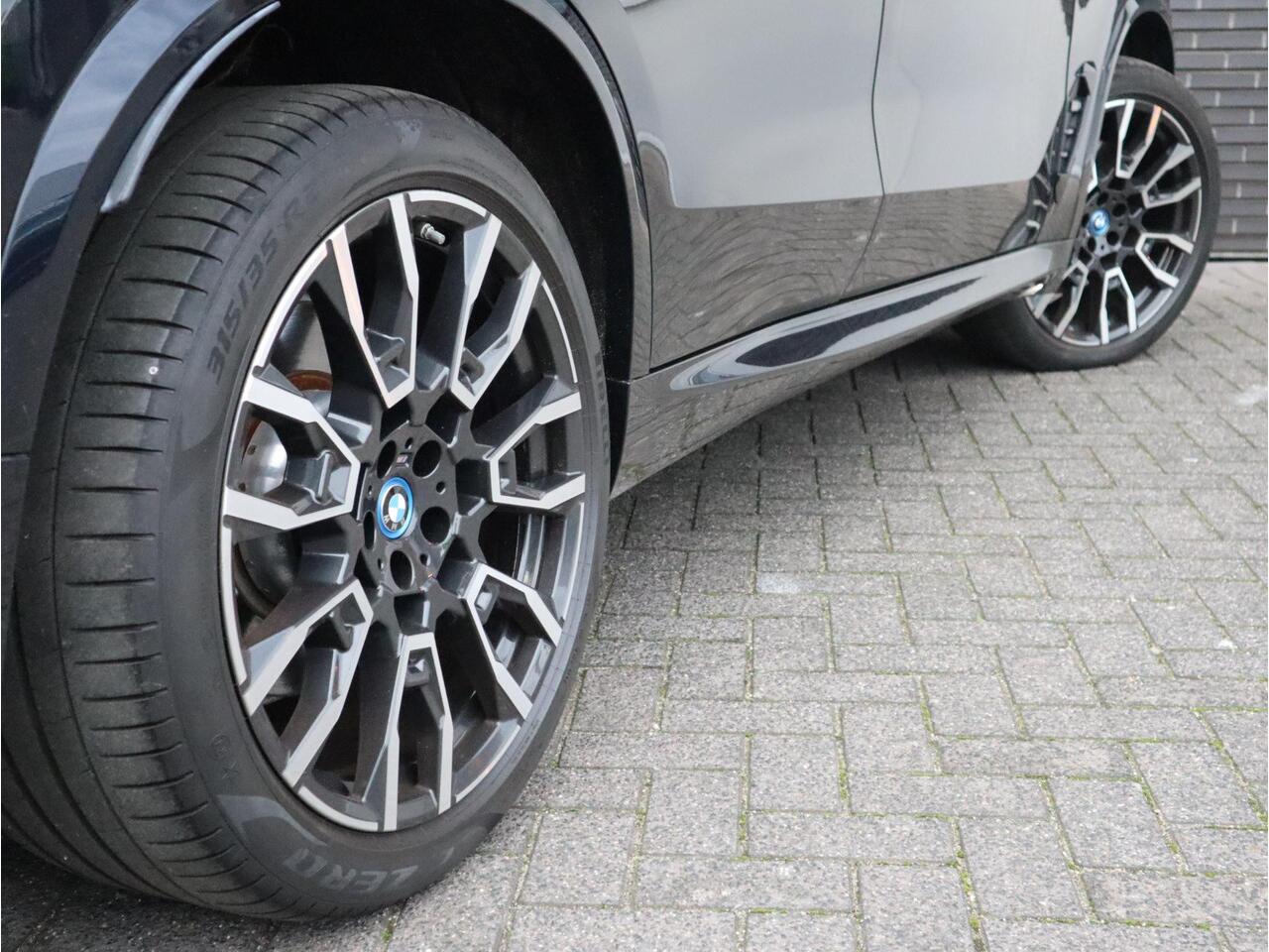 BMW X5 xDrive50e High Executive M Sport Pakket Automaat / Live Cockpit Plus / Panoramadak / Trekhaak / Luchtvering / Harman Kardon / Comfortstoelen / Warmtecomfortpakket / Sfeerverlichting / Active Protection / Shadow Line / 21 Inch