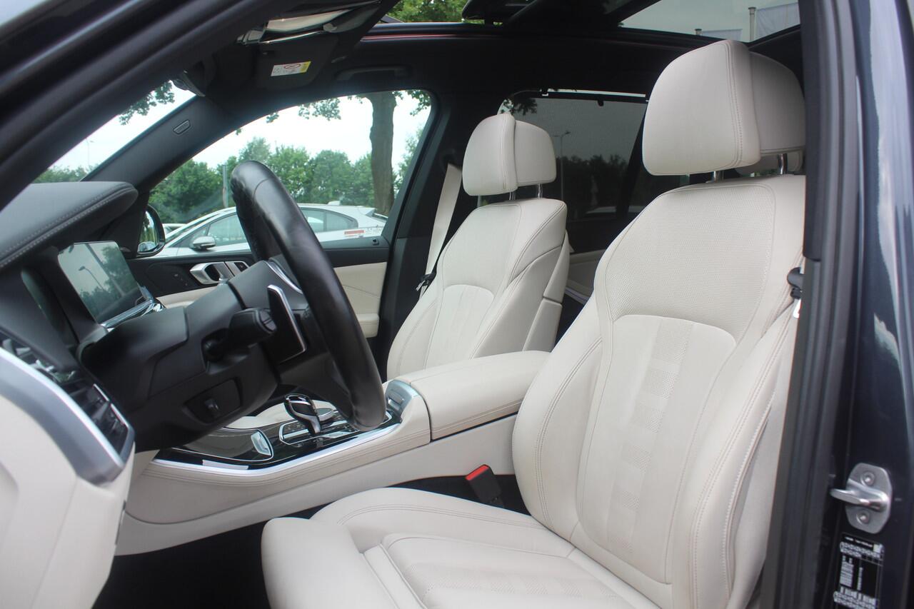 BMW X5 xDrive30d High Exe. 7p. M Sport / Trekhaak / Panoramadak / Camera / Head-up / Softclose / 20'' / Harman Kardon / Luchtvering / Laser LED / Keyless / Leder / Apple CarPlay / Stuurverwarming / DAB / ACC / Zonnescherm zijruite