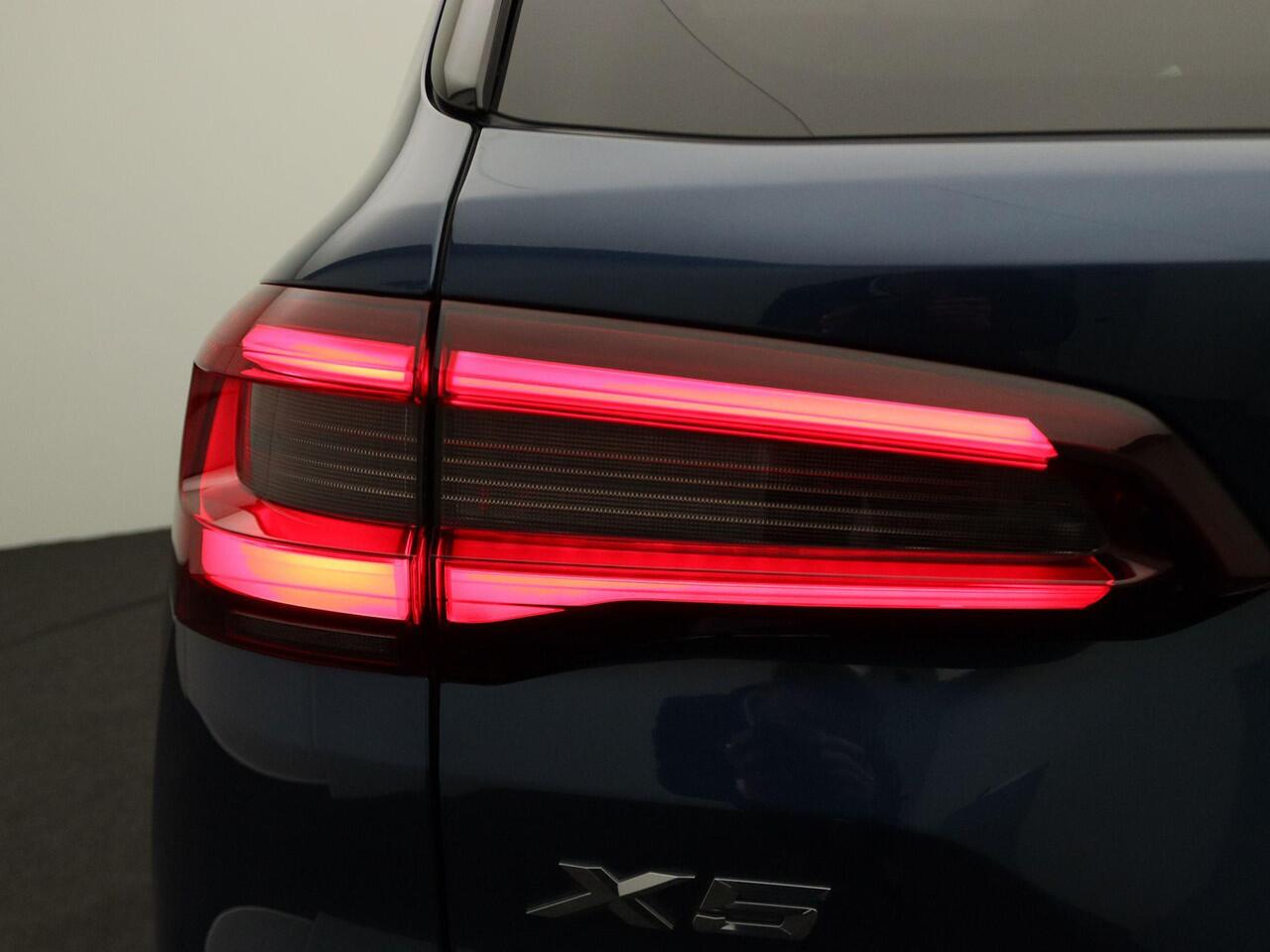 BMW X5 xDrive45e High Executive | M Sportpakket | Safety Pack | BMW Personal CoPilot Pack | Integral Active Steering | Panoramadak SkyLounge | Driving Assistant Professional | Head-Up Display | HiFi | 22''