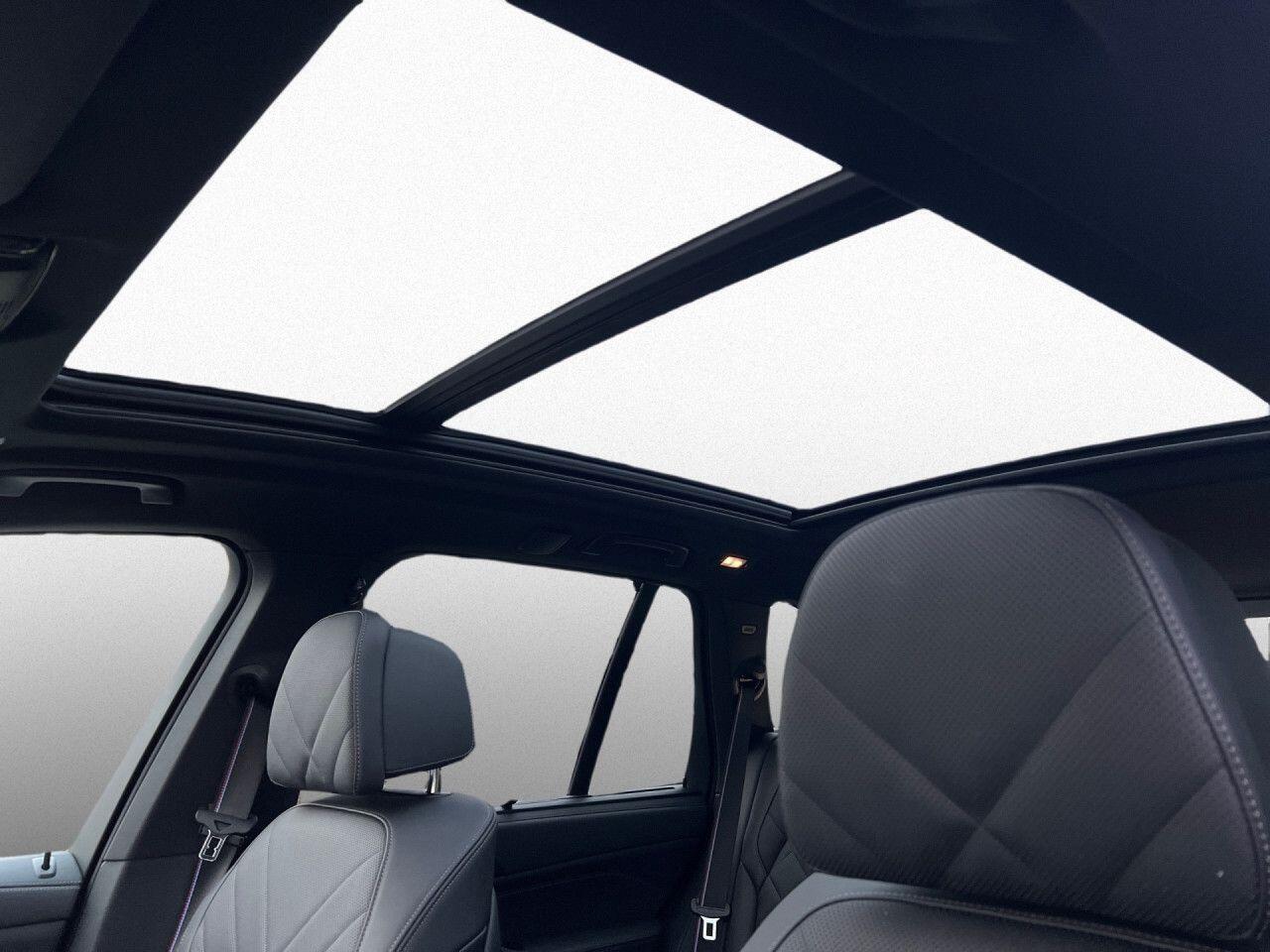 BMW X5 M60i xDrive M-Sport 530 PK V8 ACC Head-Up Panoramadak Stoelkoeling Massage Luchtvering Trekhaak