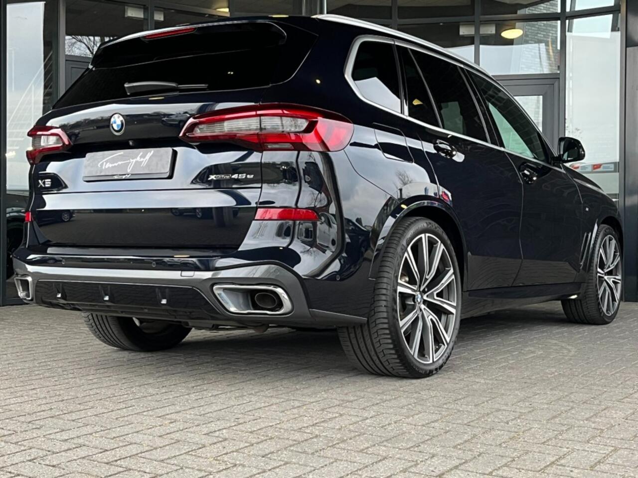 BMW X5 XDRIVE45E M-SPORT - PANO - 22 INCH - ORG. NL.