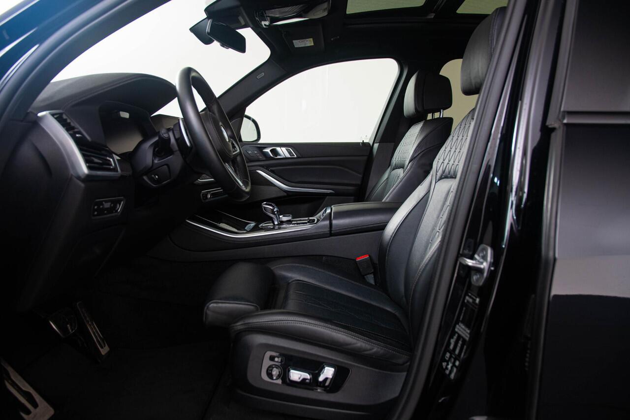 BMW X5 M50i High Executive Trekhaak - Panoramadak - Stoel Massage/Ventilatie - Warmte Comfort Pack - Head up - Harman Kardon - Driving Assistant Professional - Soft close - Comfort Acces - Interieurvoorverwarming -