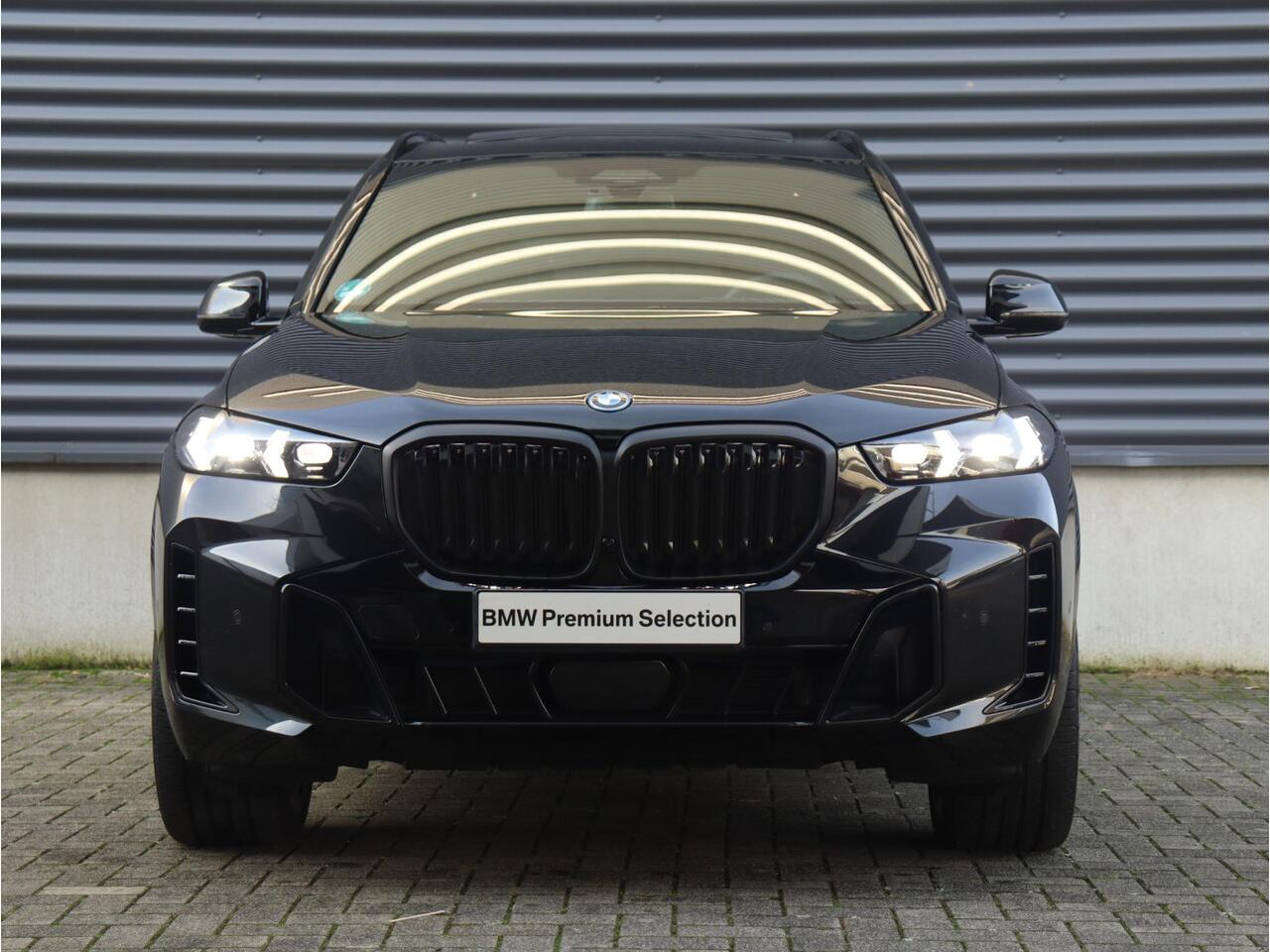 BMW X5 xDrive50e | M Sportpakket Pro | Panodak | Trekhaak | Driving Assistant Prof. | Parking Assistant Prof. | Harman Kardon | Stoelventilatie | Massage | Soft-Close | Active Steering | Head-Up | 22" LMV