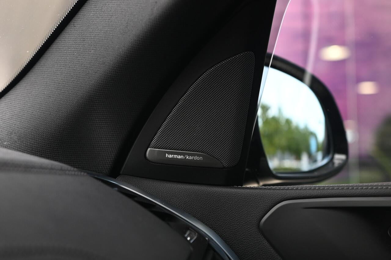 BMW X5 xDrive45e High Executive M Sport Automaat / Panoramadak / Trekhaak / Sportstoelen / Laserlight / Adaptief onderstel / Parking Assistant Plus / Head-Up / Gesture Control / Comfort Access