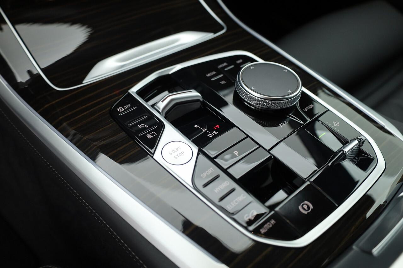 BMW X5 xDrive50e M Sport | HUD | Harman Kardon | 22'' | 360cam | Luchtvering | Iconic Glow | Shadow line