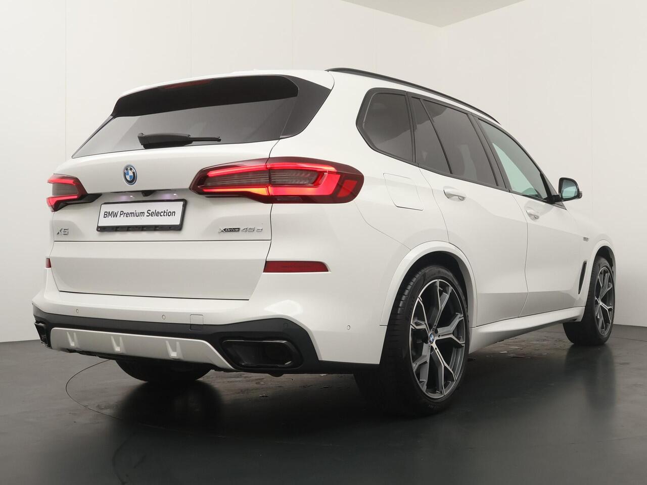 BMW X5 xDrive45e Executive M-Sportpakket | Glazen Panoramadak | Leder | Stoelverwarming voor én achter | Driving Assistant Professional | Head-Up Display | HiFi |