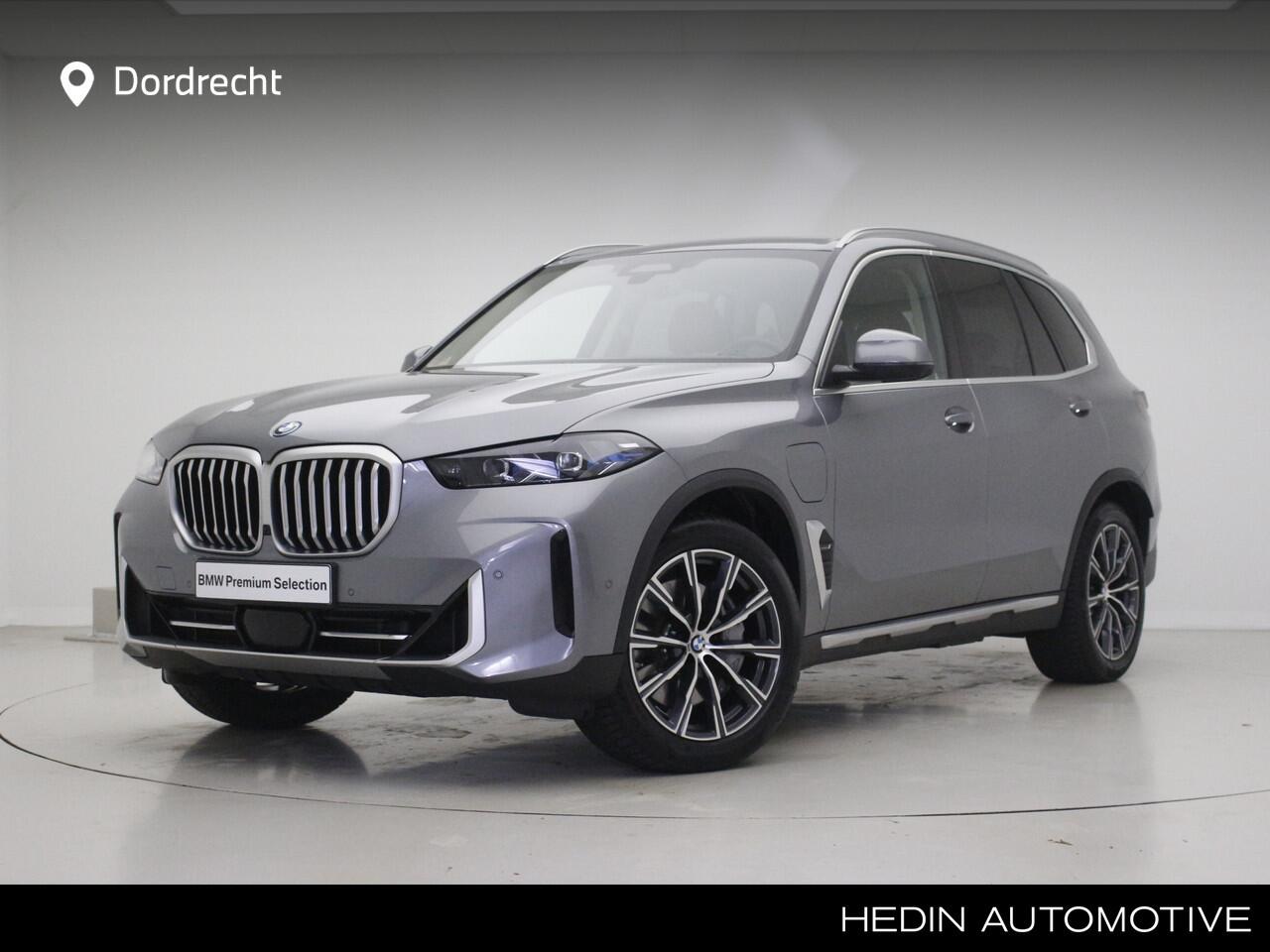BMW X5 xDrive50e | 2024 | Trekhaak | Harman Kardon | 20" M-Sport | Softclose | Driving Assistant Professional | Gesture Controle | Luchtvering v+a | Geluidswerende ramen