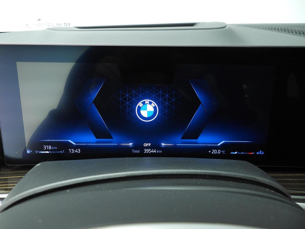 BMW X5 xDrive40i | M-Sportpakket | LED | HUD | Active cruise | Schuifdak | Trekhaak | Comfortzetels | DAB | Harman-kardon sound | Alu 22 inch