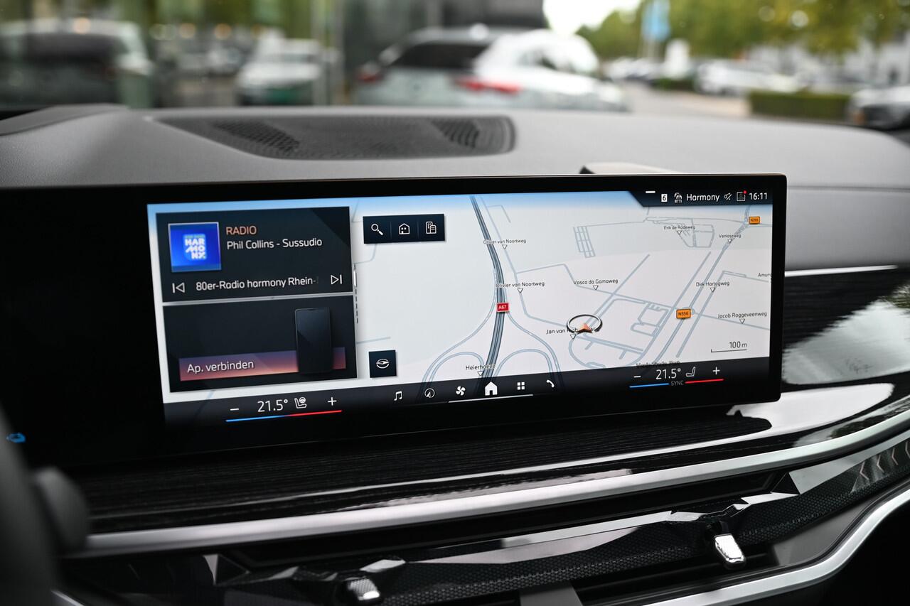 BMW X5 xDrive50e High Executive M Sport Automaat / Panoramadak / Trekhaak / Sportstoelen / Soft-Close / Parking Assistant Professional / Adaptief onderstel / Adaptieve LED / Harman Kardon