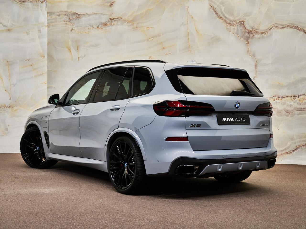 BMW X5 xDrive50e M Sport Pro, M stoelen, 4-wielbest., B&W, massage, CraftedClarity, pano, Merino, memory, 22", HUD, tr.haak, privacy