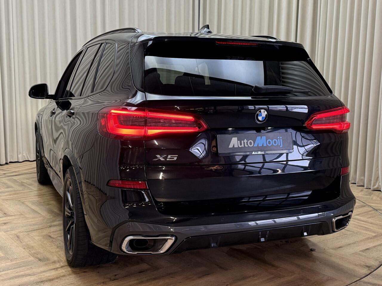 BMW X5 xDrive45e 395PK *M-Sport* BLACK EDITION / Harman Kardon / HUD / Memory / Keyless / Adaptive Cruise / Stuurverwarming / Camera / Elek. Trekhaak