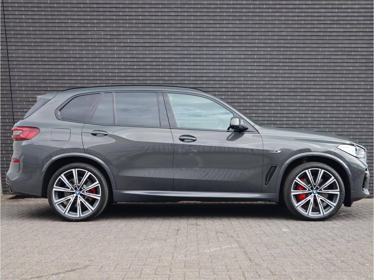 BMW X5 xDrive45e High Executive M Sport Pakket Automaat / Live Cockpit Professional / Panoramadak Sky Lounge / 22 Inch / Laserlicht / Trekhaak / Sportstoelen met Massagefunctie/ Luchtvering / Driving Assistant Professional / Nappa Leder