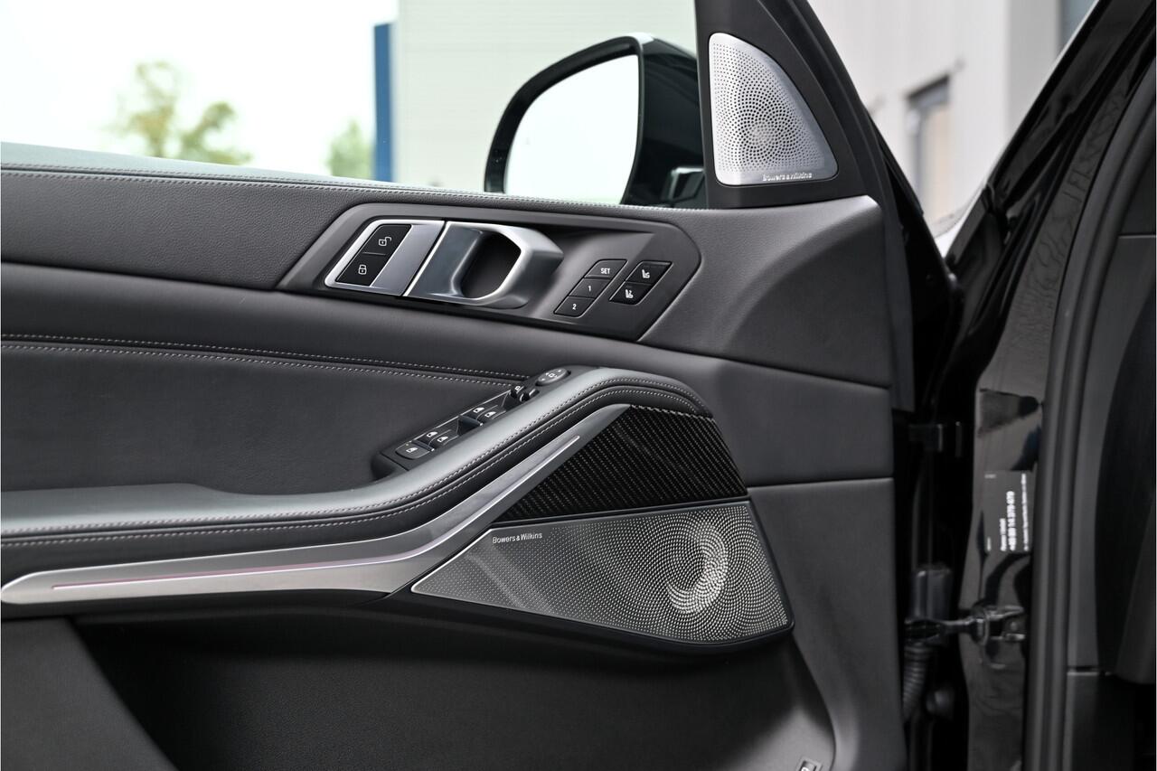 BMW X5 xDrive45e M-SPORT / SKYLOUNGE PANO / M-PERF SEATS / B&W / CARBON / LASER / HUD / 4 WIELSTURING