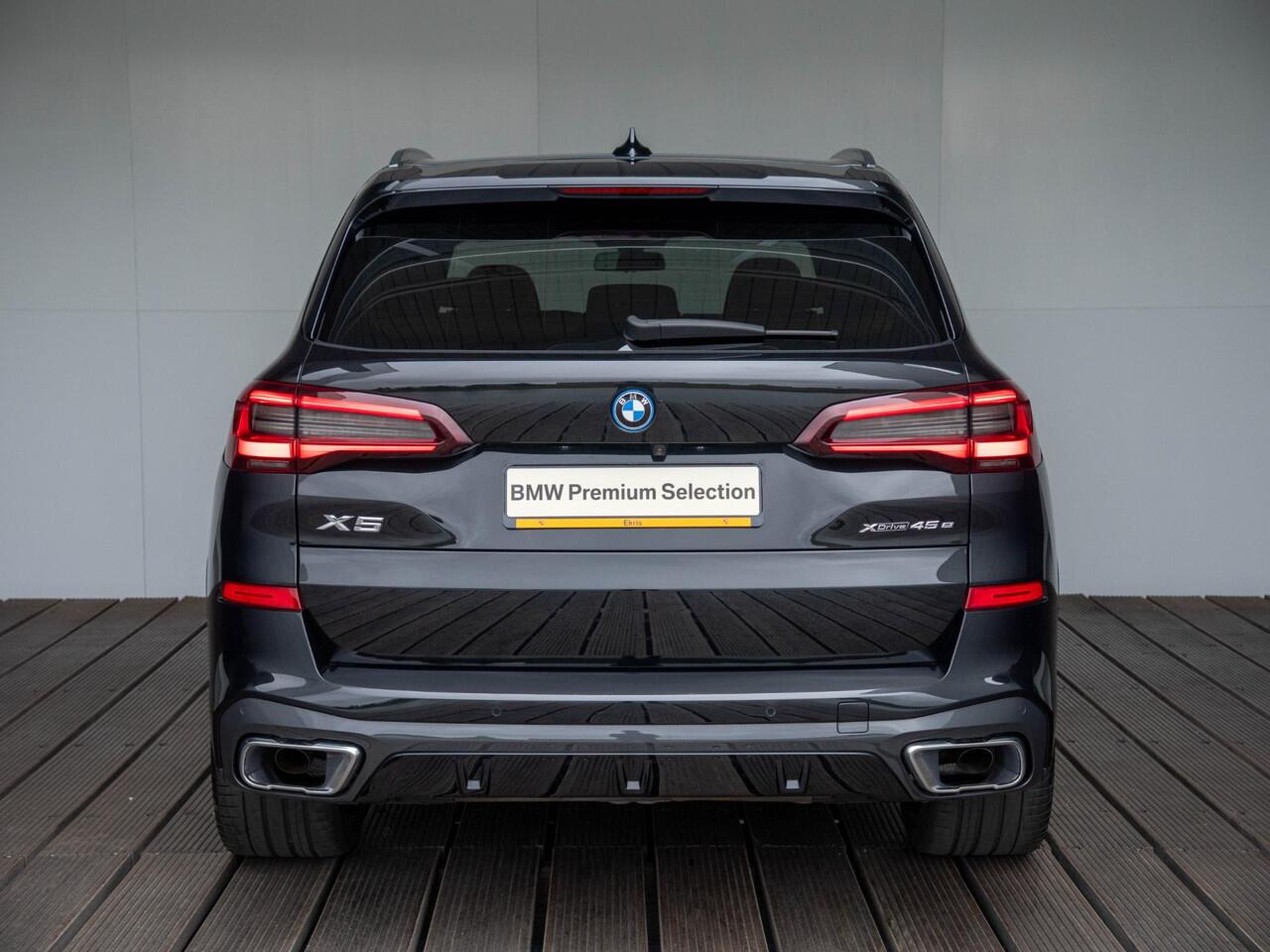 BMW X5 xDrive45e | M Sportpakket | Comfort Access | Panoramadak | Head-Up Display | Harman Kardon | Stoelverwarming | 22'' | Trekhaak