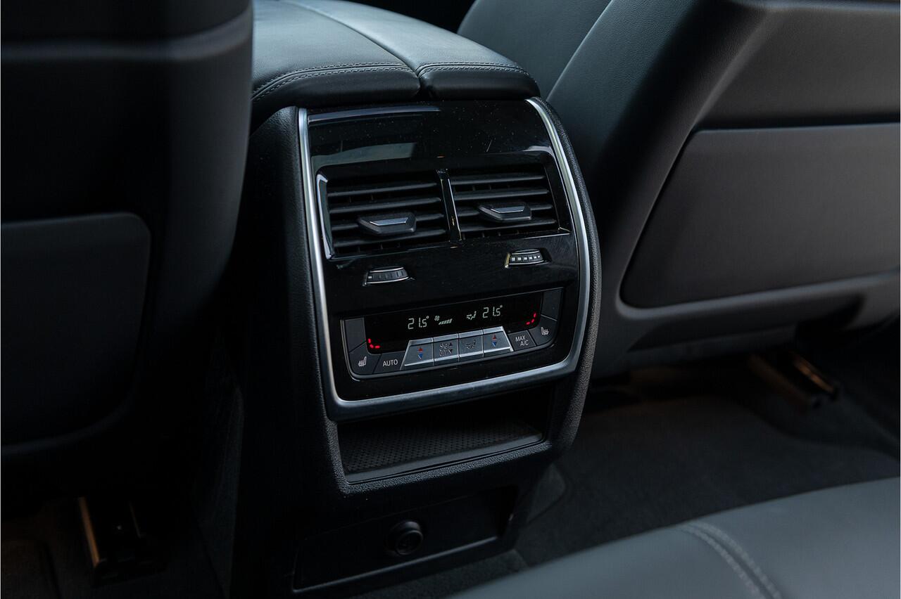 BMW X5 xDrive45e M-Sport ACC Skylounge Mstoelen Headup Achteras Laser Stoelvent Trekhaak