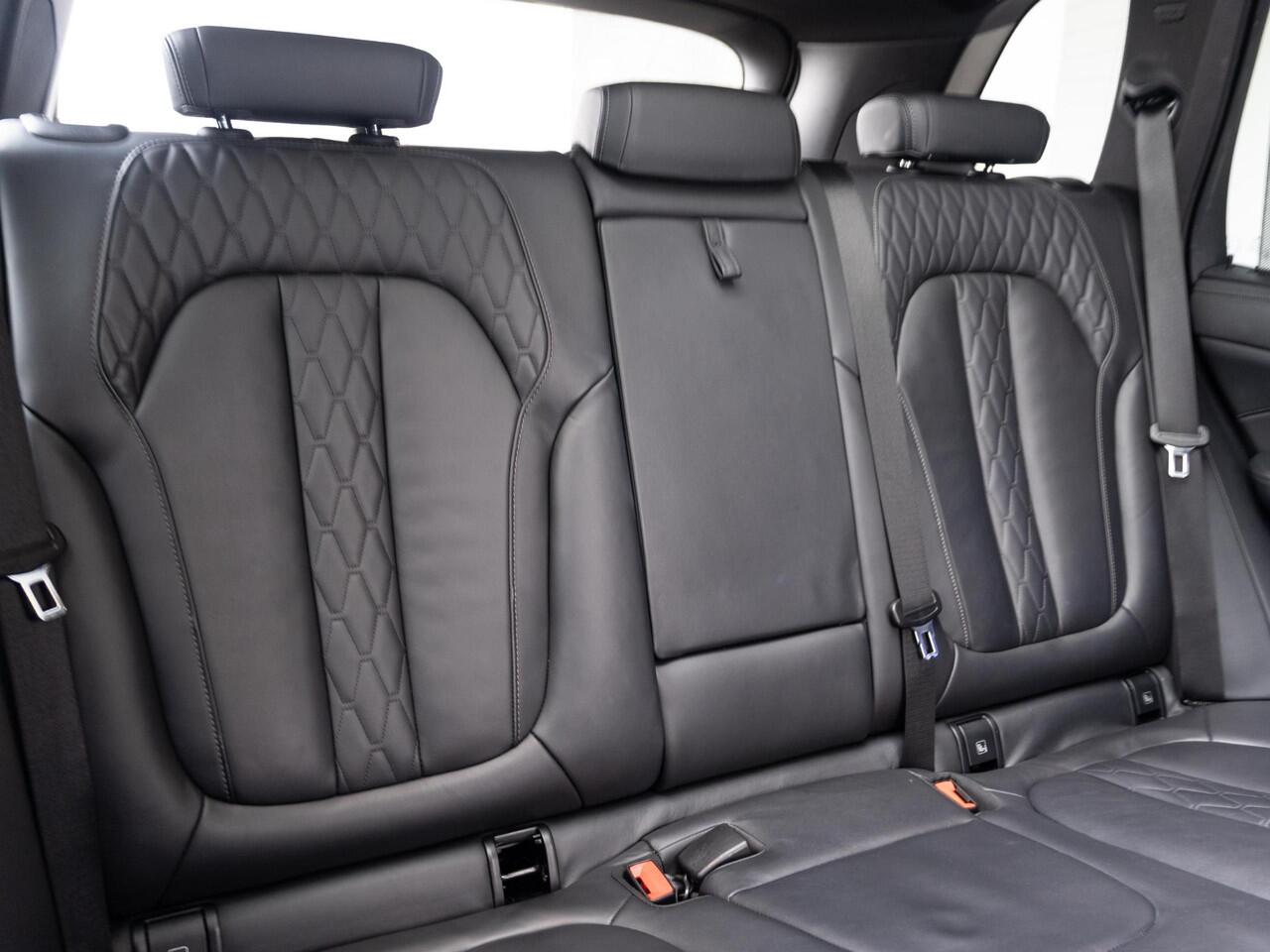 BMW X5 xDrive50e | M Sportpakket | Innovation Pack | Luchtvering | Harman Kardon | Comfort Access | Sky Lounge | Stoelverwarming | 22''