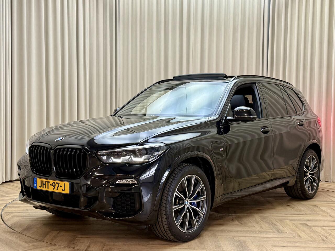BMW X5 xDrive45e 395PK *M-Sport* Panodak / 1e Eigenaar / Soft Close / HUD / Massage Seats / Swarovski /Stoelkoeling / Stuurverwarming / Swarovski / Apple Carplay / Ambiance Lighting