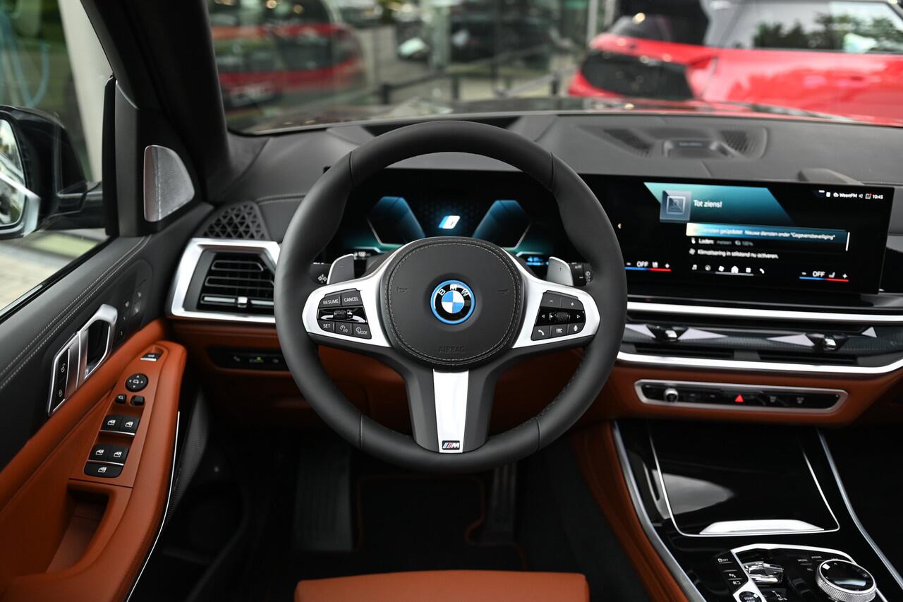 BMW X5 xDrive50e High Executive M Sport Automaat / Panoramadak Sky Lounge / Trekhaak / Bowers & Wilkins / Massagefunctie / Soft-Close / Parking Assistant Professional / Active Steering