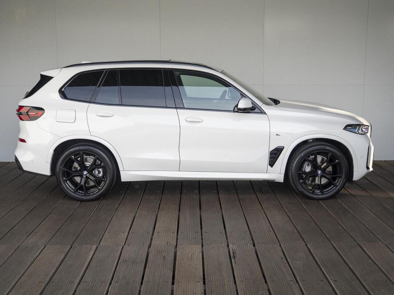 BMW X5 xDrive50e | M Sportpakket | Innovation Pack | Luchtvering | Comfort Access | Soft-Close | Panoramadak | Stoelverwarming | Harman Kardon | Trekhaak