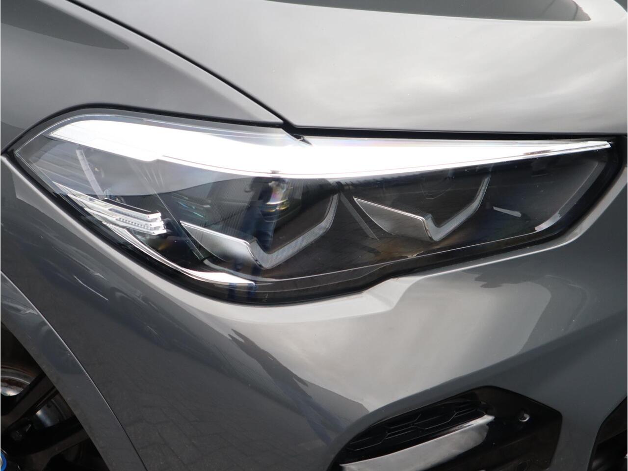 BMW X5 xDrive45e High Executive M Sport Pakket Automaat / Live Cockpit Professional / Panoramadak / Driving Assistant Professional / Trekhaak / Luchtvering / Comfortstoelen / M Sportremsysteem / 21 Inch / Hifi / Parkeerhulpsysteem Plus