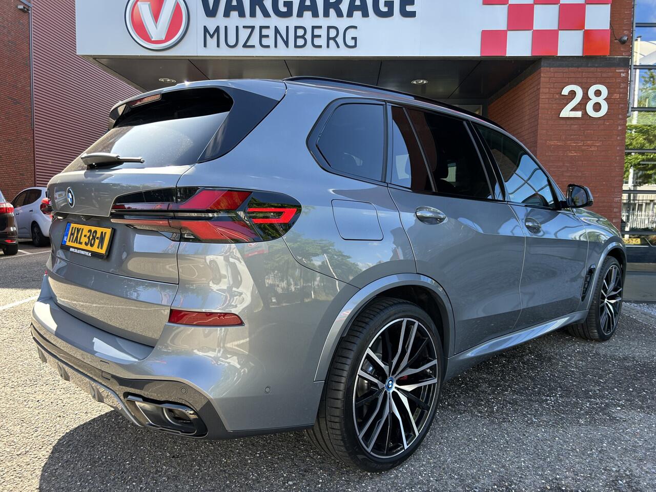 BMW X5 xDrive50e // M-PRO // MATRIX LED // HARMAN KARDON // MEMORY SEAT // PANO/SCHUIFKANTELDAK // ADAPTIV ONDERSTEL // ELEK. TREKHAAK