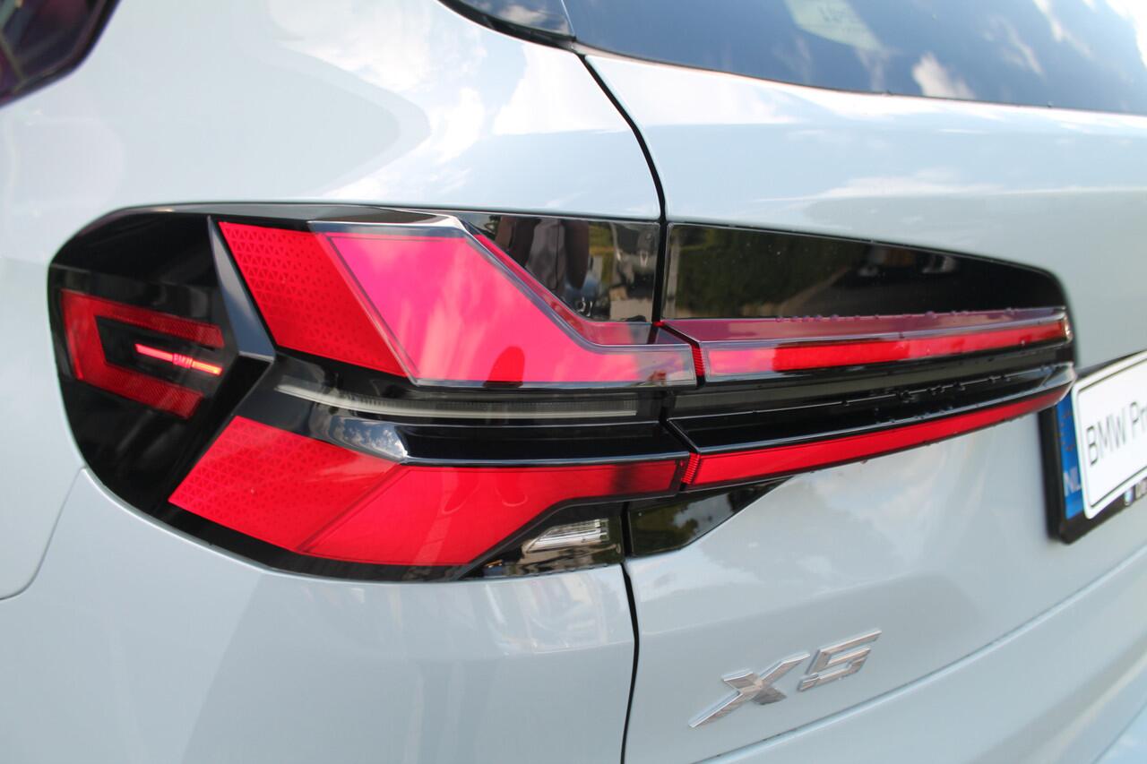 BMW X5 xDrive50e High Executive M Sport Automaat / Panoramadak Sky Lounge / Trekhaak / Soft-Close / Parking Assistant Professional / Adaptieve LED / Active Steering