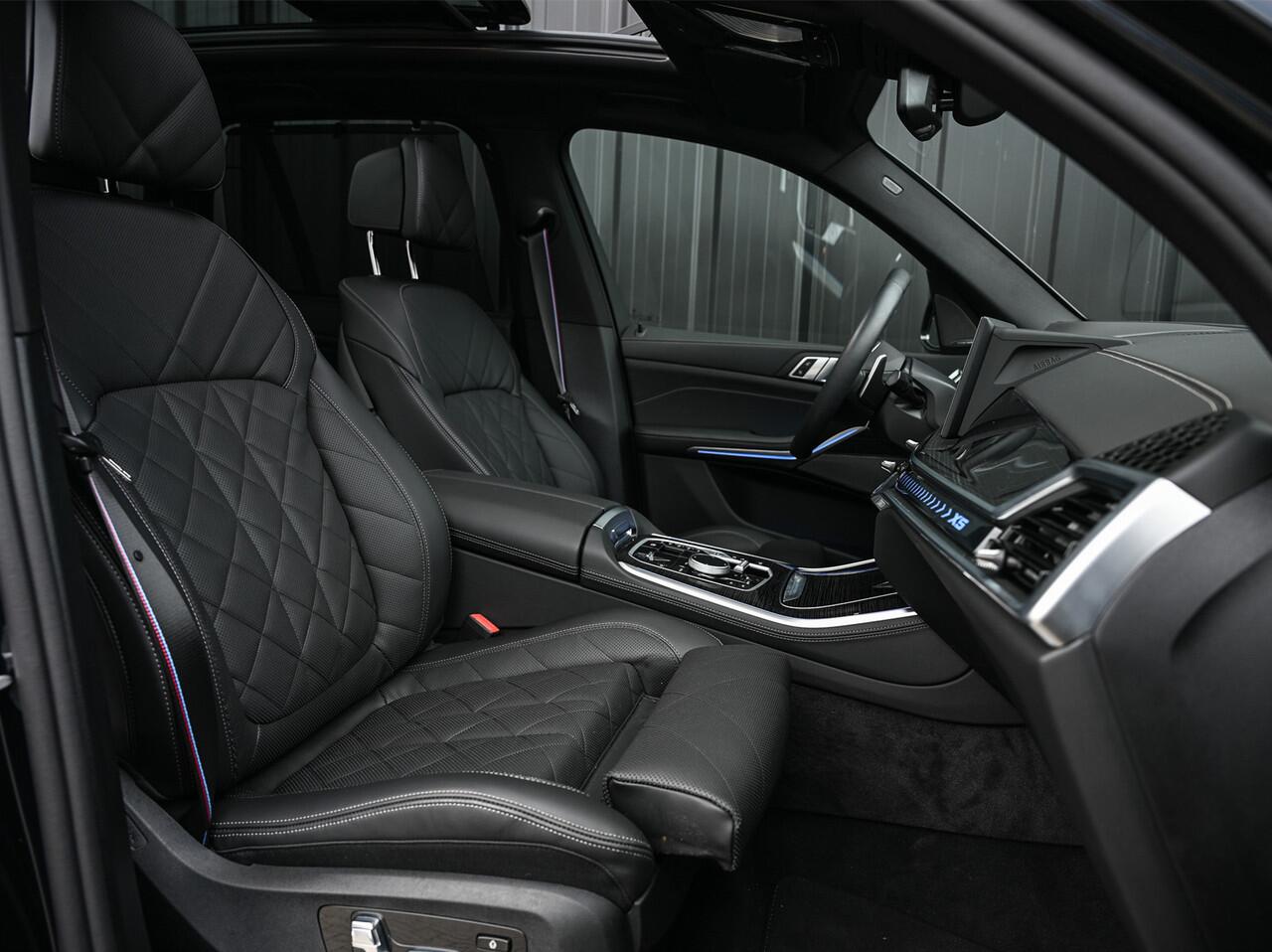 BMW X5 XDRIVE 50e | M-SPORT PRO | PANORAMADAK | AMBIANCE INTERIEUR | ACTIVE CRUISE | ICONIC GLOW | CARBON BLACK | COMFORT ACCESS | COMFORT SEATS | SHADOW LINE | PANO | LUCHTVERING | 360 CAMERA | HEAD-UP | STUUR- EN STOELVERWARMING | HARMAN/KARDON